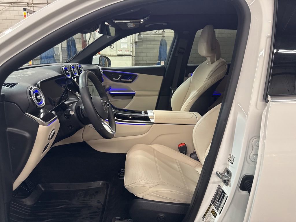 Used 2025 Mercedes-Benz GLC 350e image 9