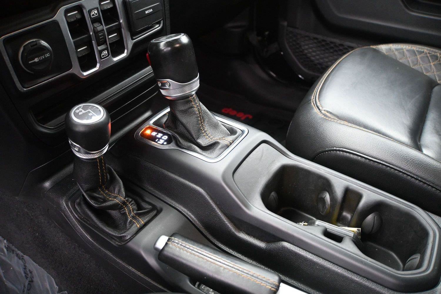 Used 2021 Jeep Wrangler Unlimited Sahara AWD/4WD image 5