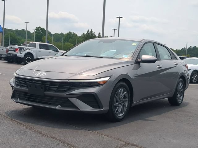 Used 2024 Hyundai Elantra SEL FWD image 7