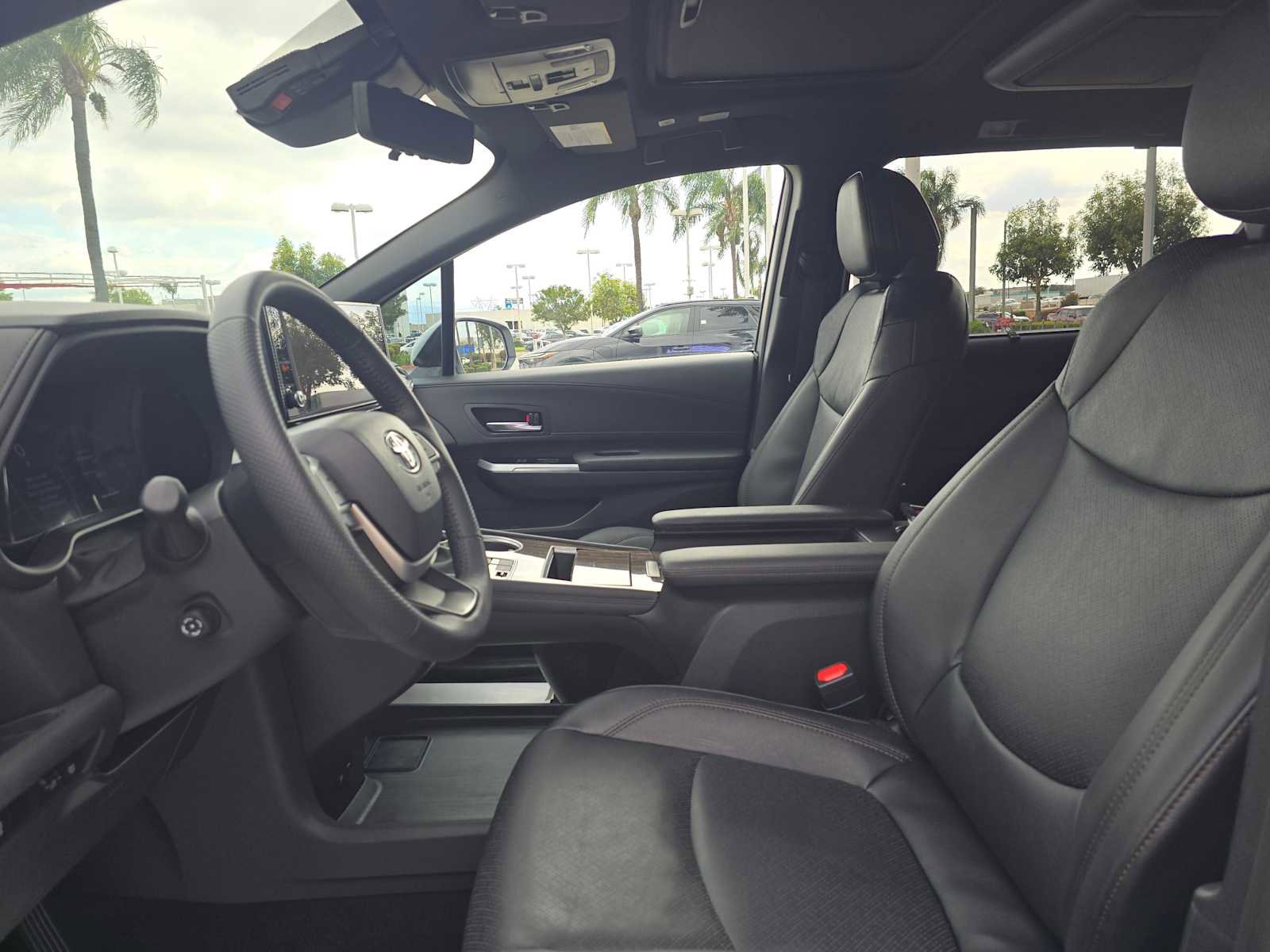 Used 2025 Toyota Sienna Platinum image 22