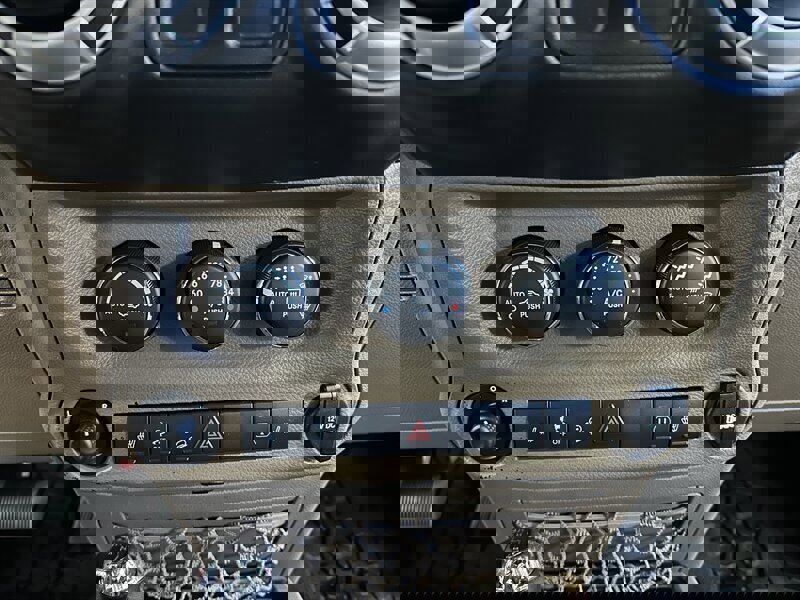 Used 2015 Jeep Wrangler Rubicon w/ Power Convenience Group image 24