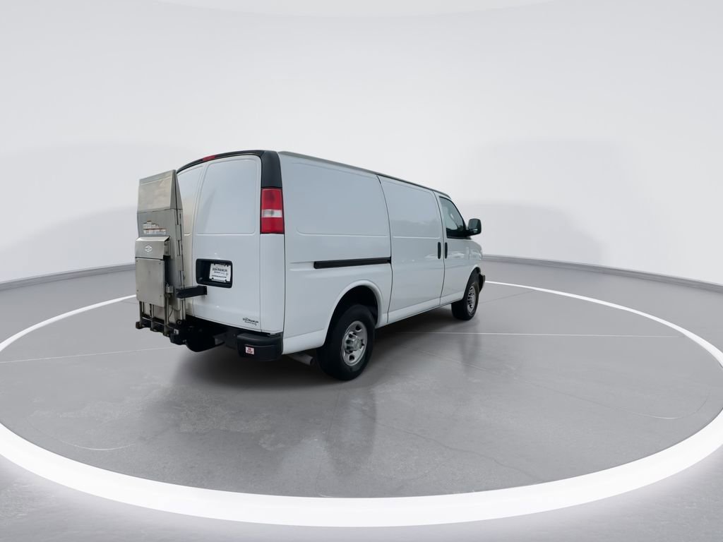 Used 2022 Chevrolet Express 3500 w/ Driver Convenience Package RWD image 8
