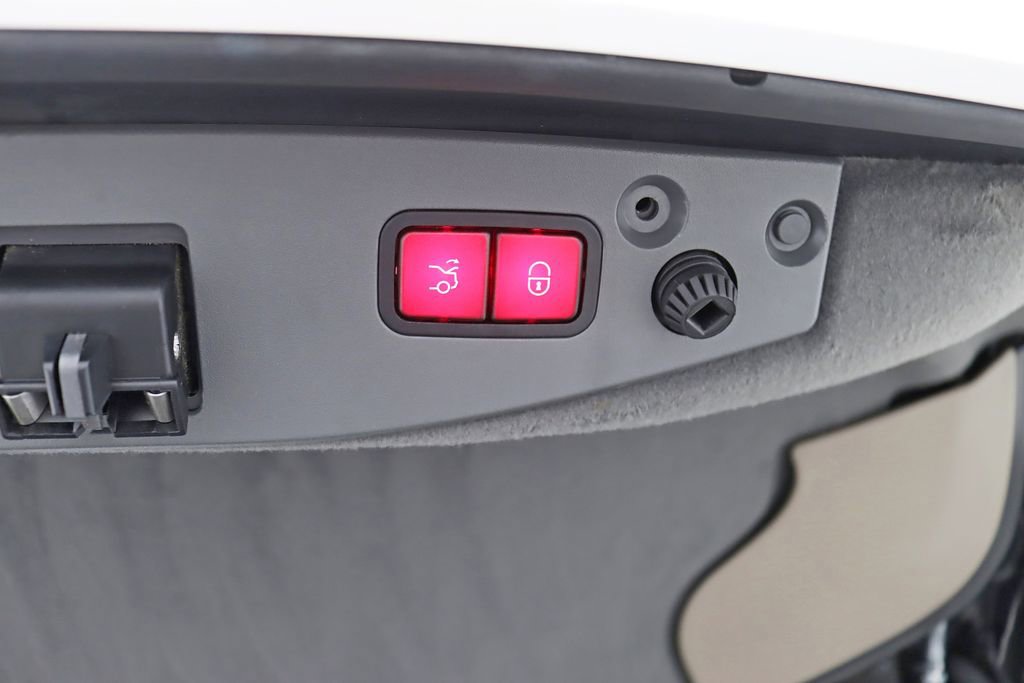 Used 2011 Mercedes-Benz SL 550 image 30