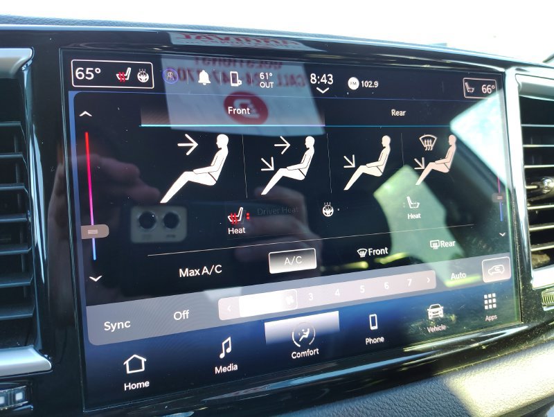 Used 2024 Chrysler Pacifica Touring-L FWD image 18