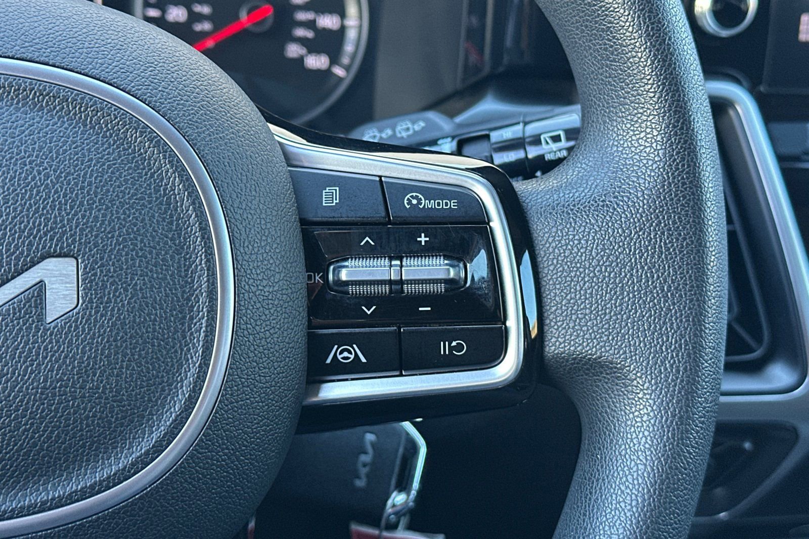 Used 2022 Kia Sorento LX image 28