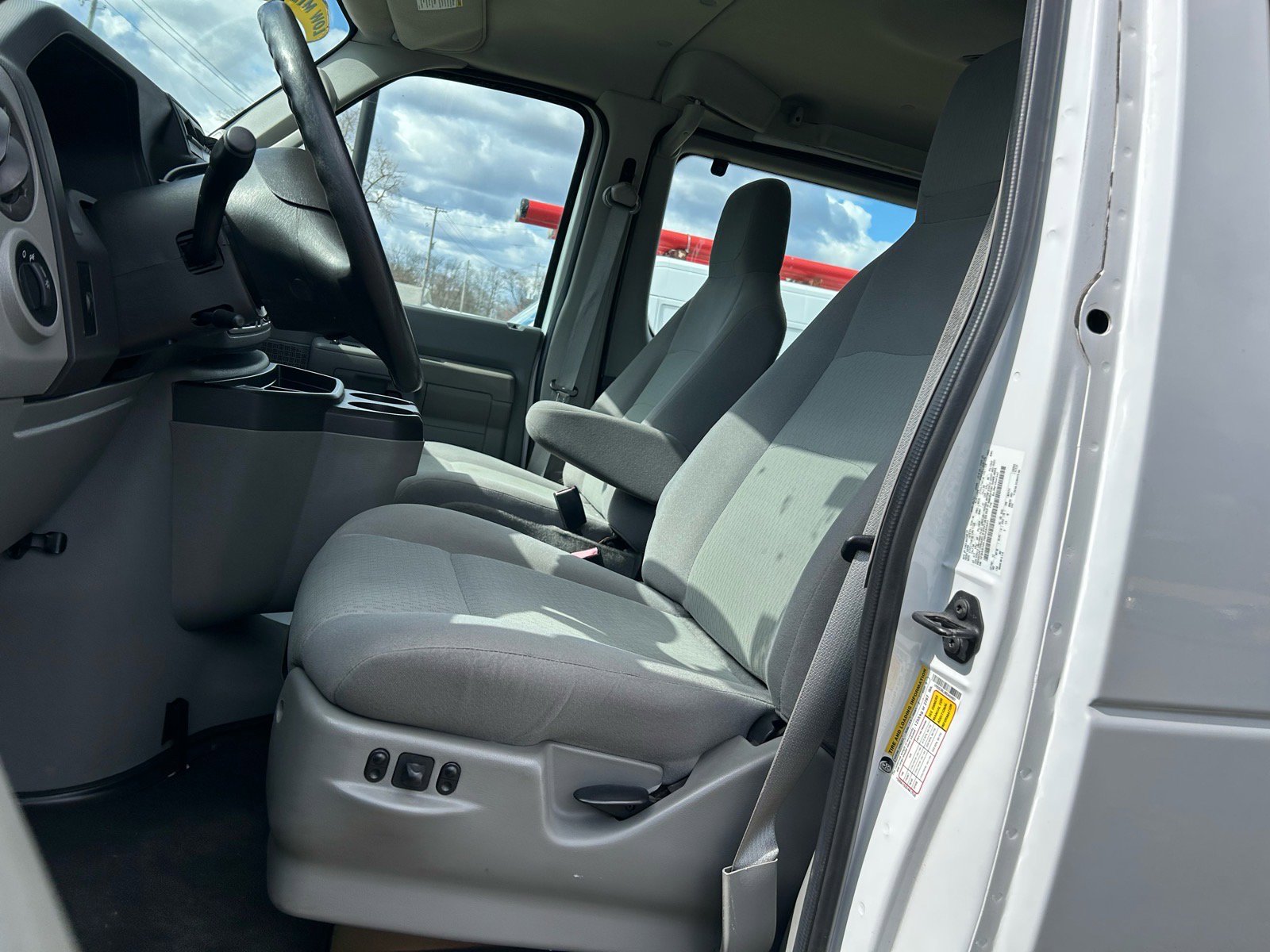 Used 2011 Ford E-350 and Econoline 350 XLT RWD image 8