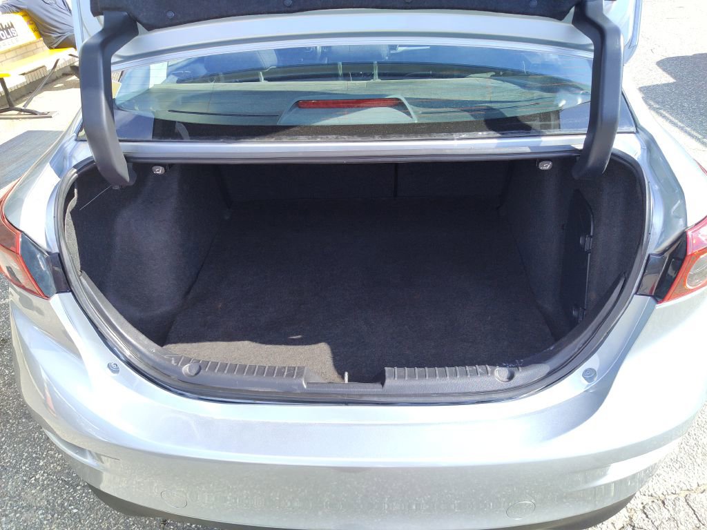 Used 2018 MAZDA MAZDA3 Sport image 16