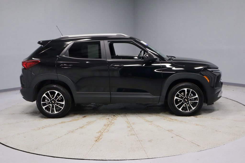Used 2025 Chevrolet TrailBlazer LT AWD/4WD image 11