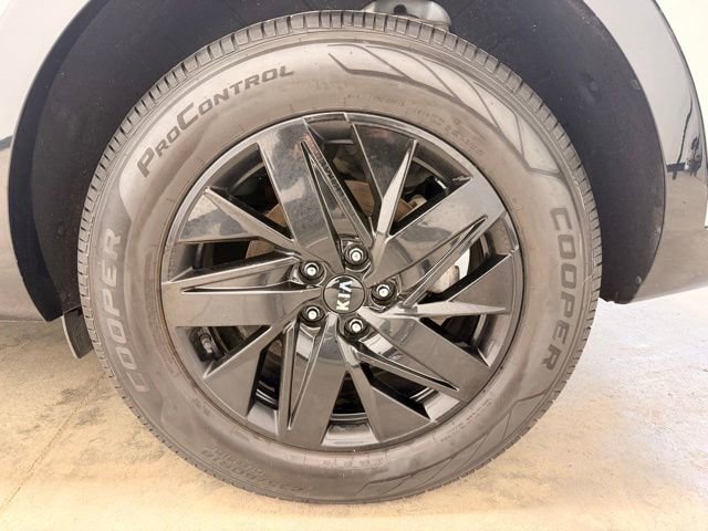 Used 2021 Kia Sorento S w/ Panoramic Sunroof Package FWD image 11
