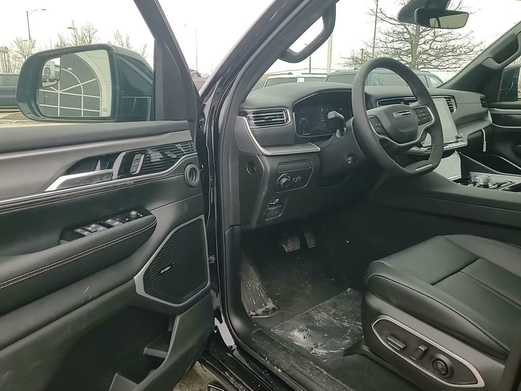 New 2026 Jeep Grand Wagoneer 4WD image 21