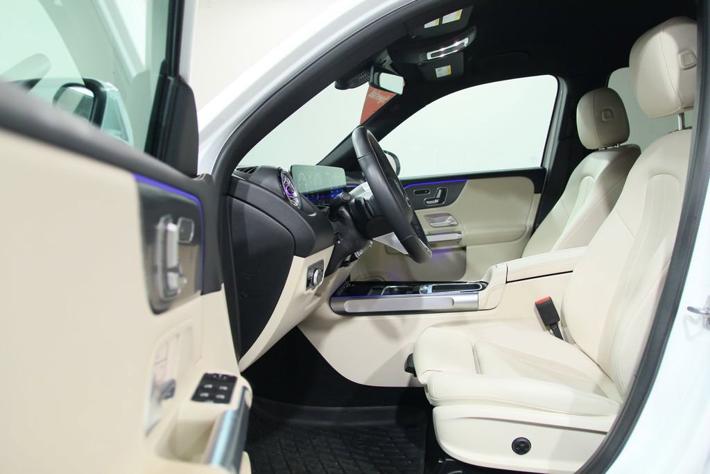 Certified 2025 Mercedes-Benz GLB 250 4MATIC image 4