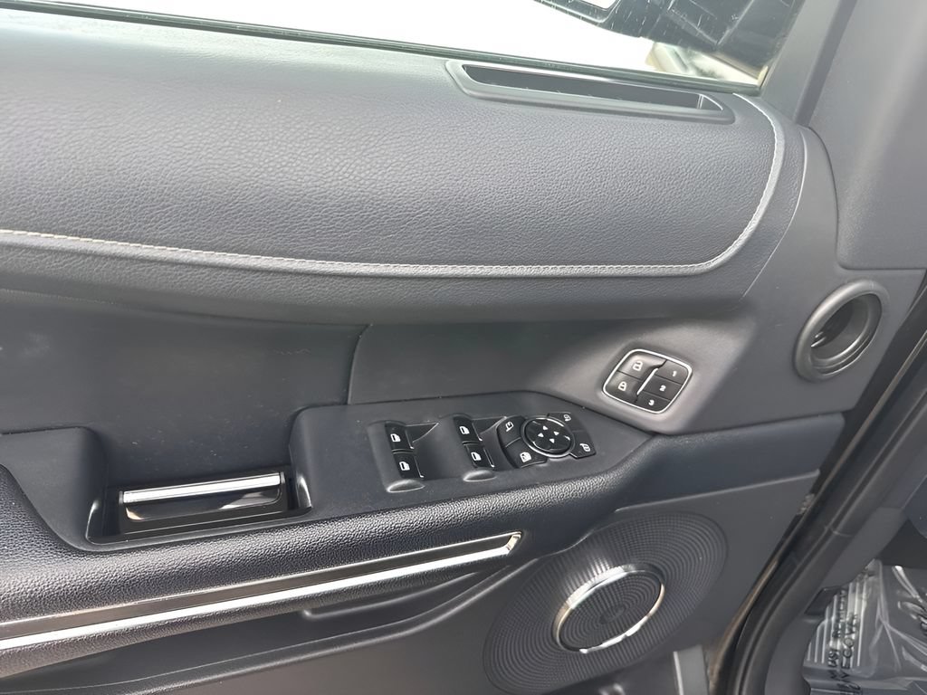 Used 2023 Ford Expedition XLT AWD/4WD image 11