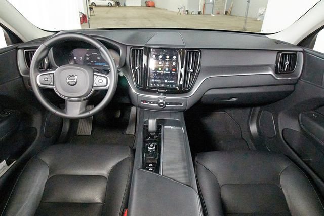 Certified 2025 Volvo XC60 B5 Core image 6