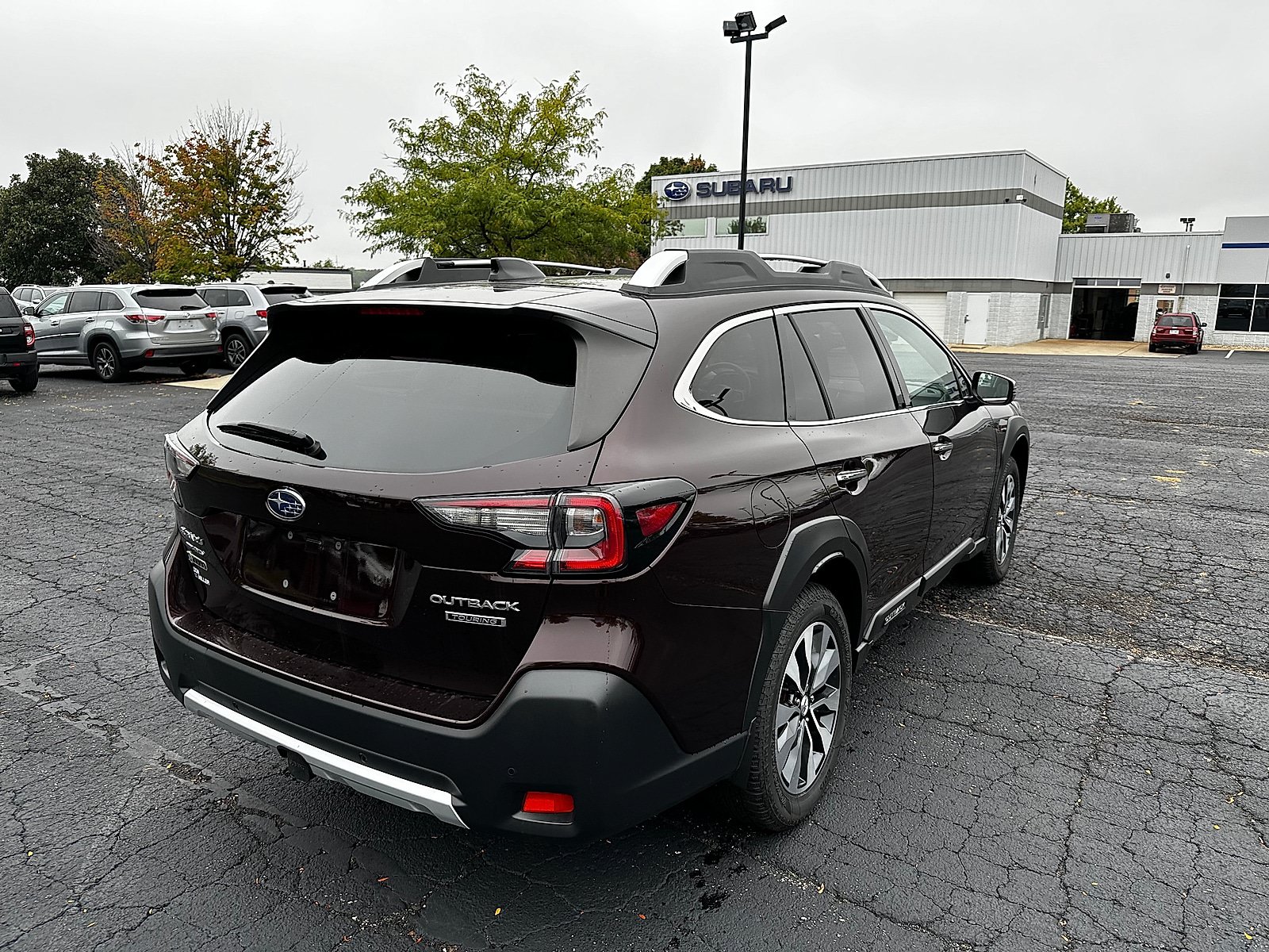 Used 2023 Subaru Outback Touring AWD/4WD image 3