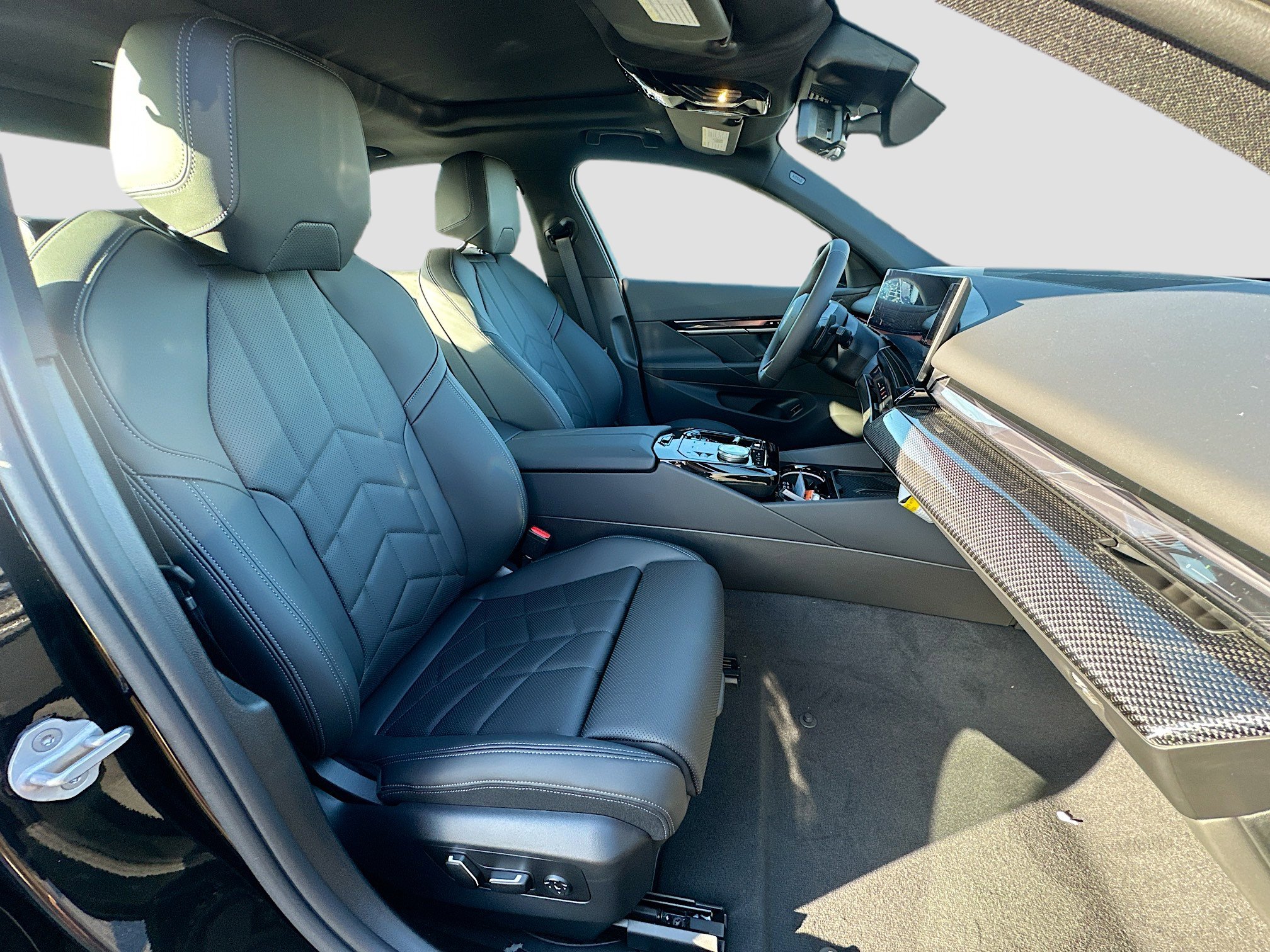 New 2026 BMW 540i xDrive 540i xDrive w/ M Sport Package image 23