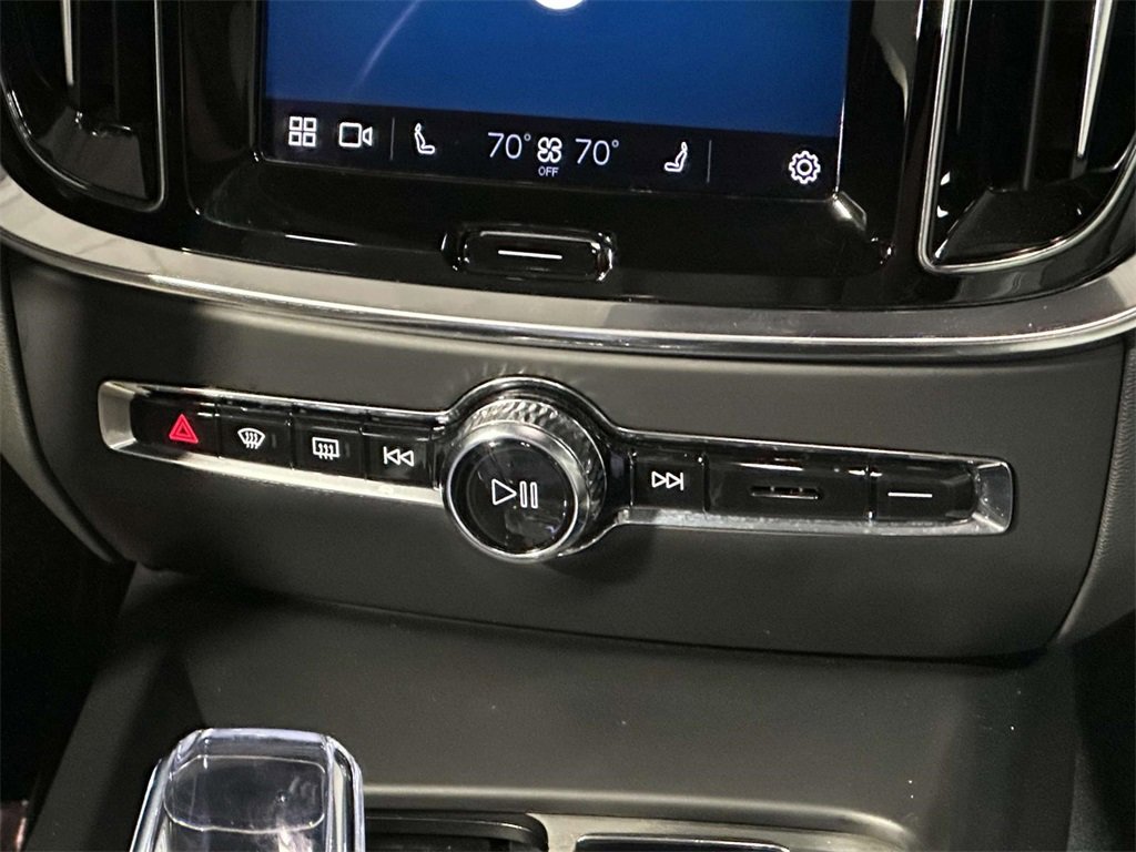 Used 2024 Volvo V60 B5 Cross Country Ultimate image 20