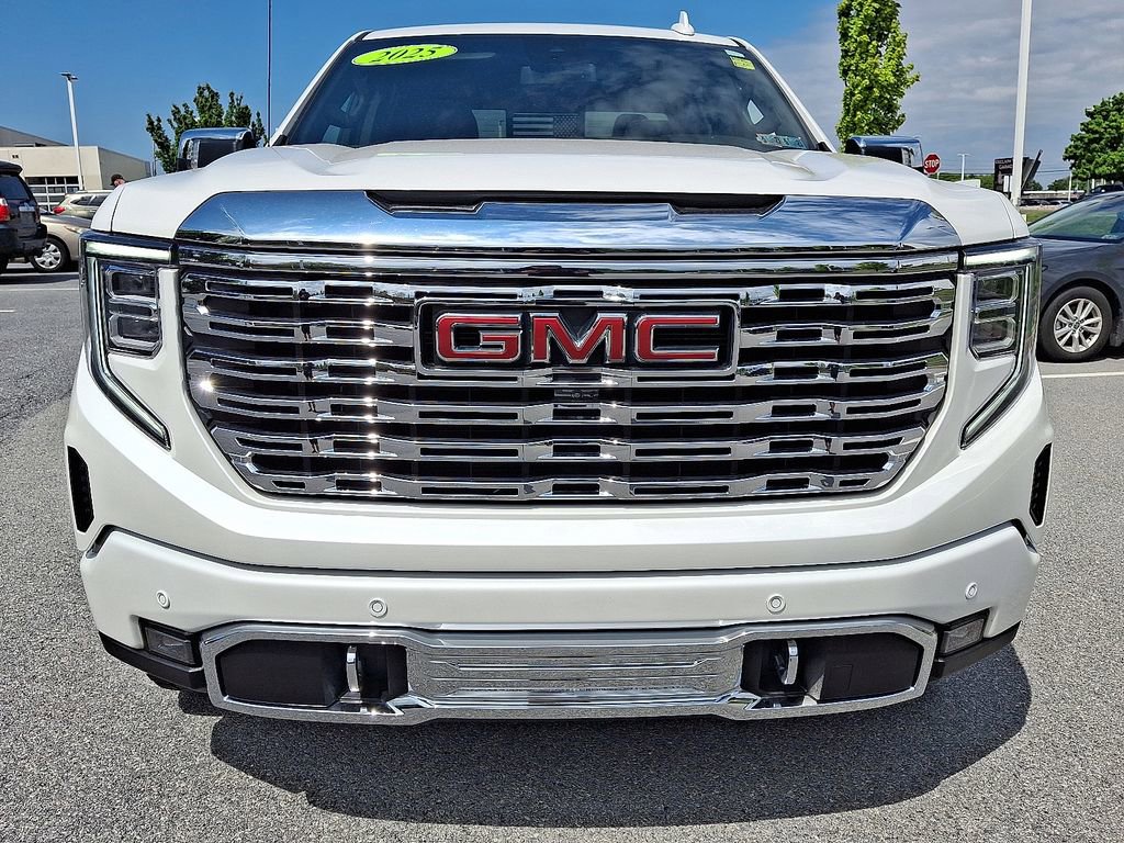 Used 2025 GMC Sierra 1500 Denali AWD/4WD image 3