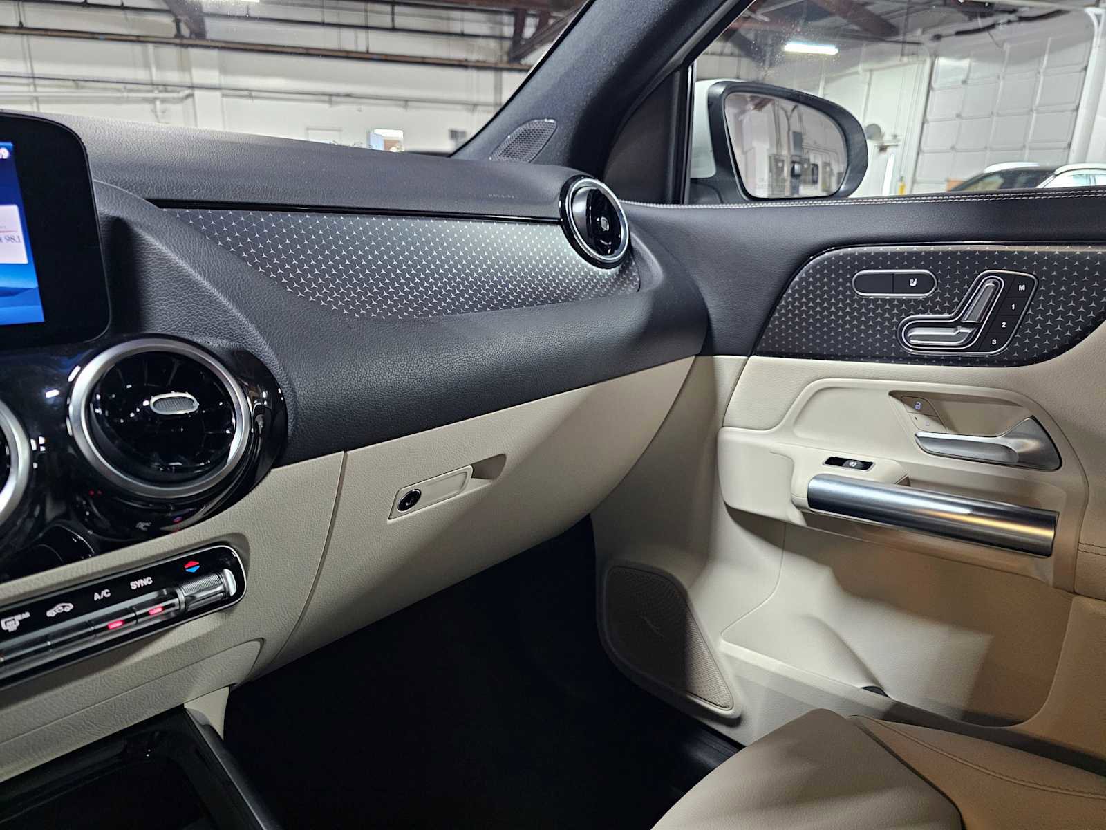 Used 2026 Mercedes-Benz GLA 250 4MATIC image 30