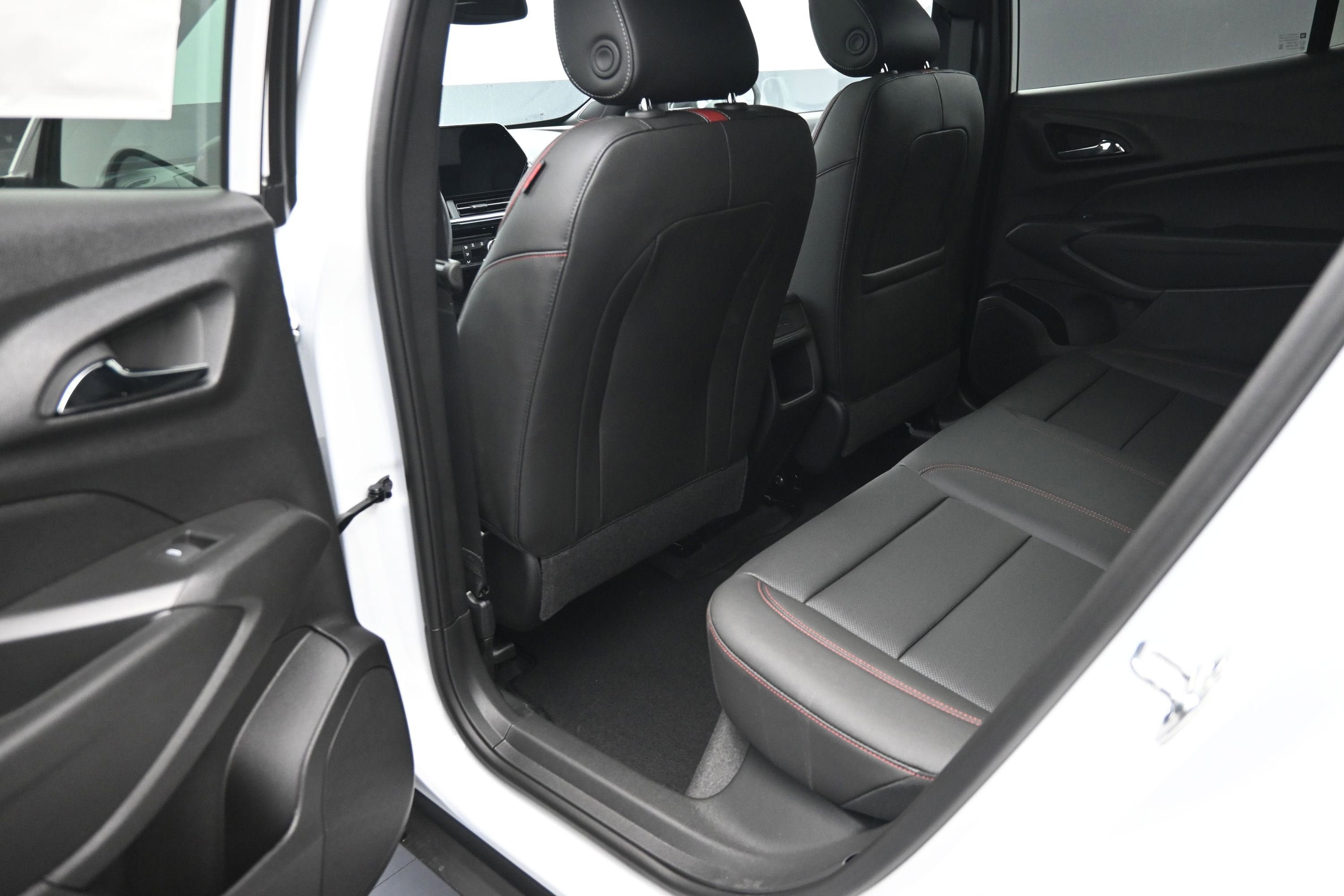 New 2026 Chevrolet Trax RS w/ Sunroof Package FWD image 25