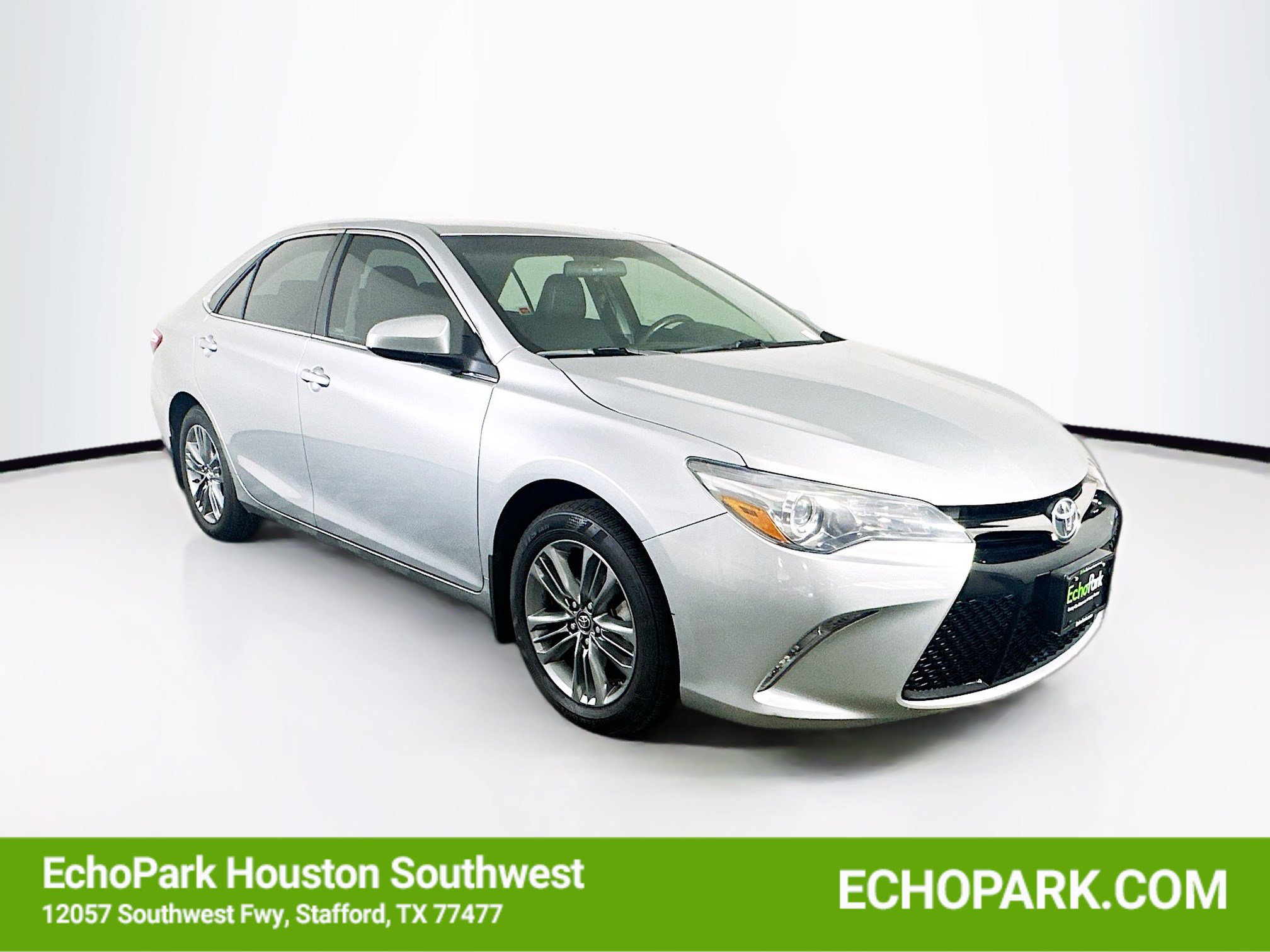 Used 2017 Toyota Camry SE FWD image 1