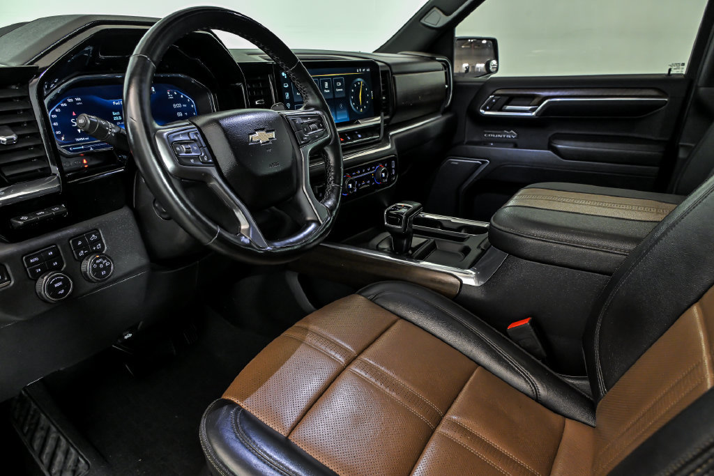 Used 2023 Chevrolet Silverado 1500 High Country w/ High Country Premium Package AWD/4WD image 12