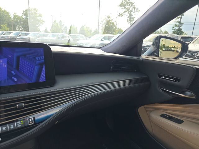 Used 2023 Lexus LS 500 AWD w/ Interior Upgrade Package image 25