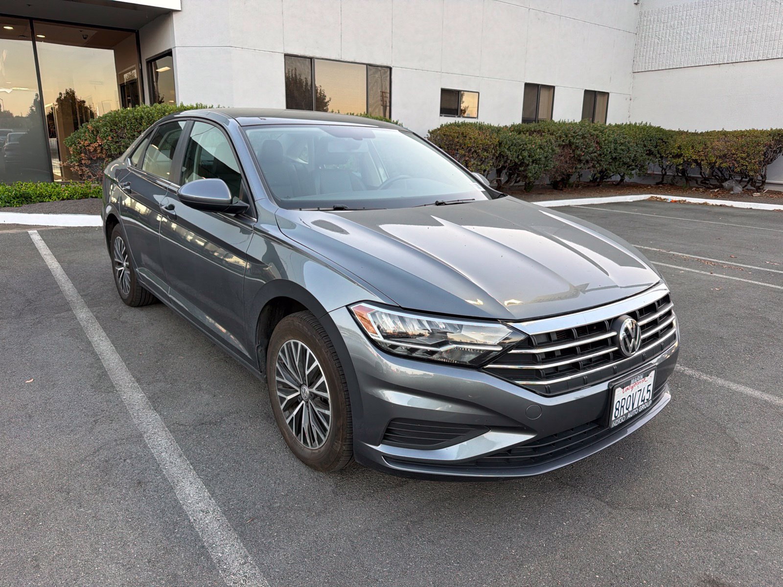 Used 2020 Volkswagen Jetta SE w/ SE Cold Weather Package FWD image 1