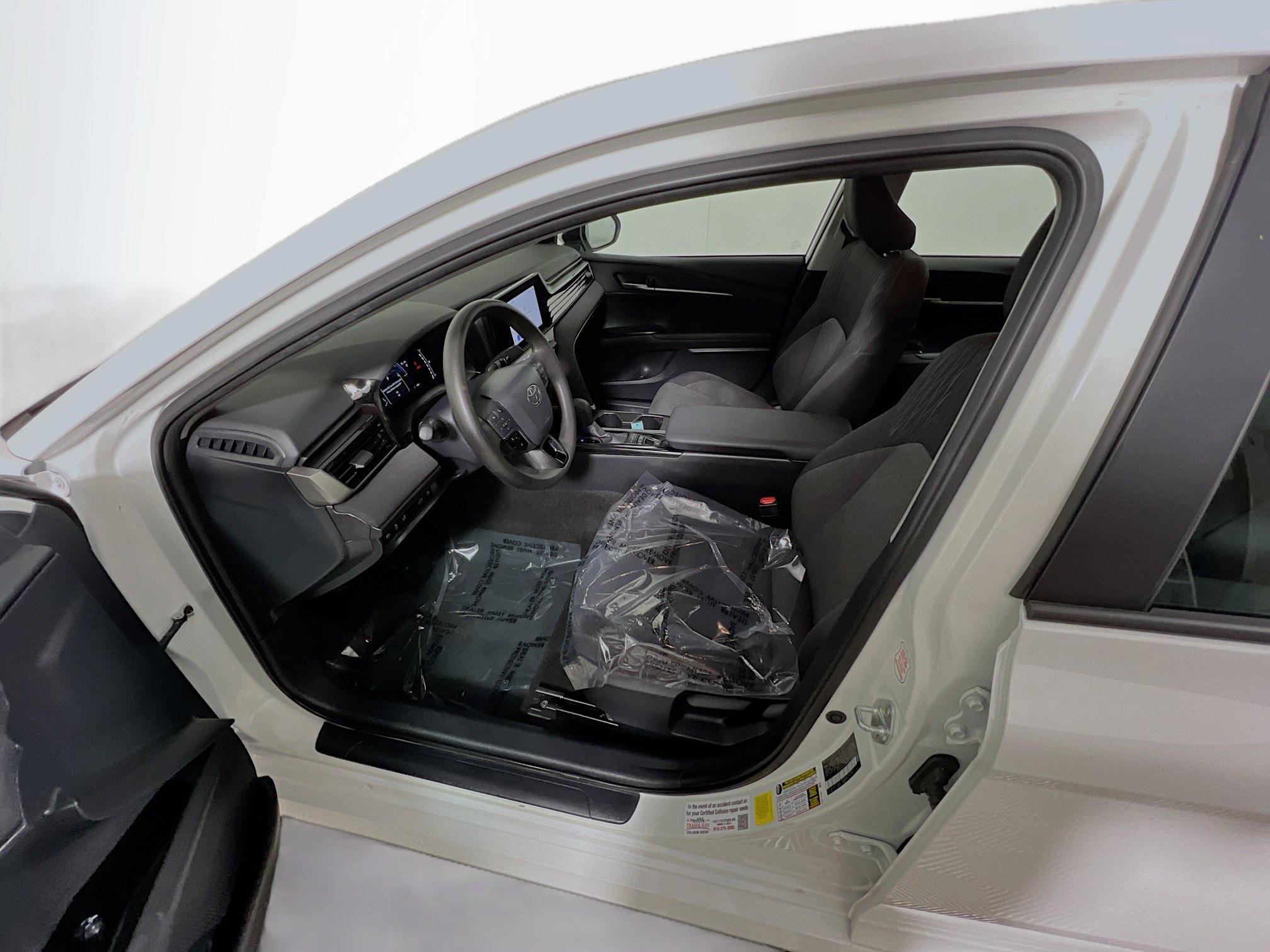 Used 2025 Toyota Camry LE FWD image 15