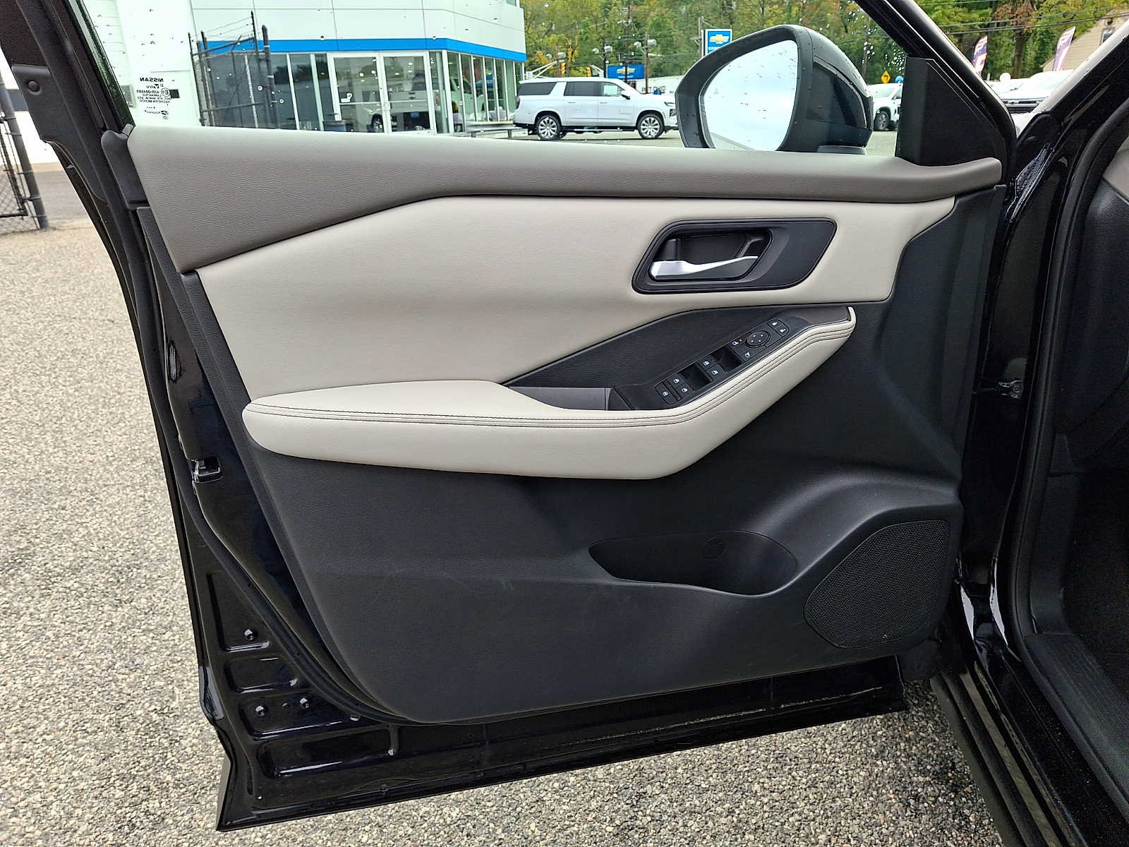 Used 2025 Nissan Rogue SV AWD/4WD image 13