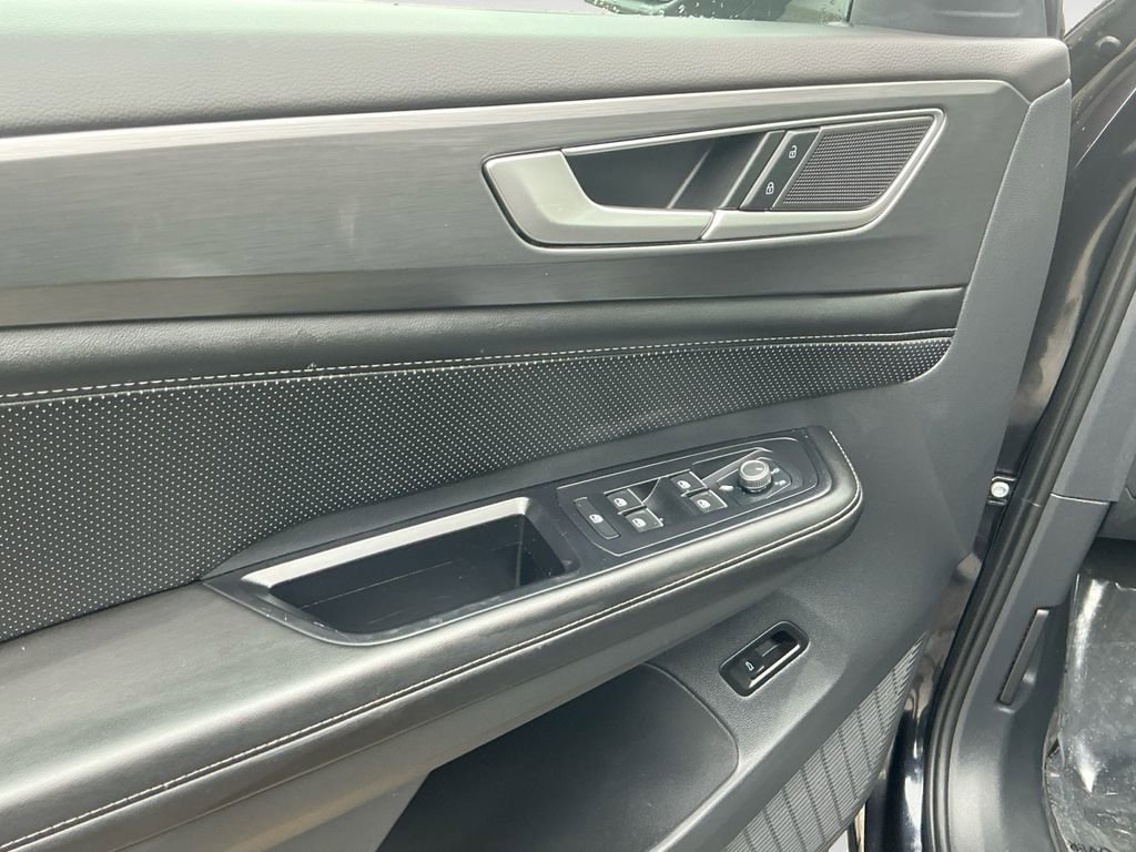 Used 2024 Volkswagen Atlas Cross Sport SE image 22