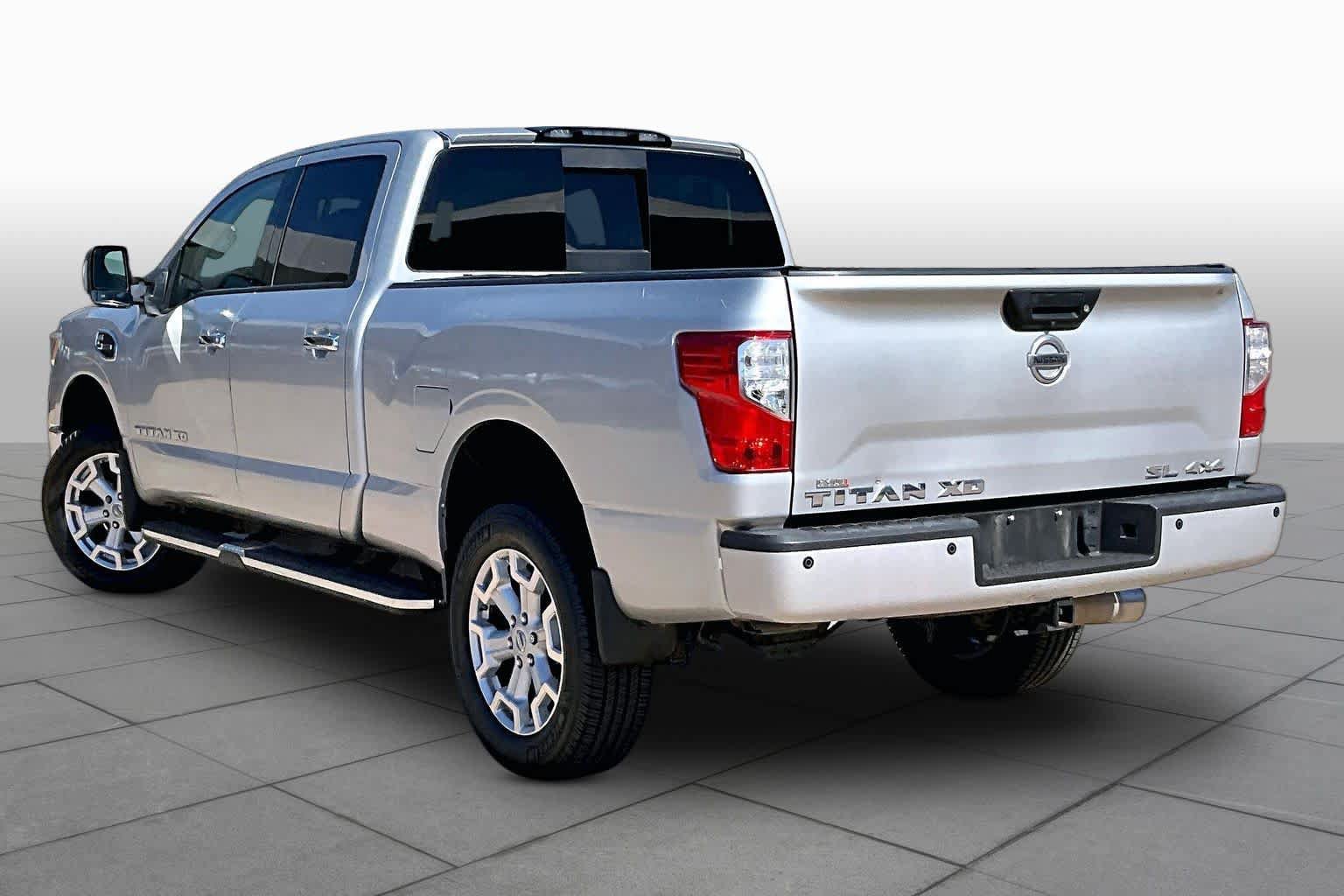 Used 2017 Nissan Titan SL AWD/4WD image 12