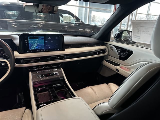 Certified 2025 Lincoln Aviator Black Label image 18
