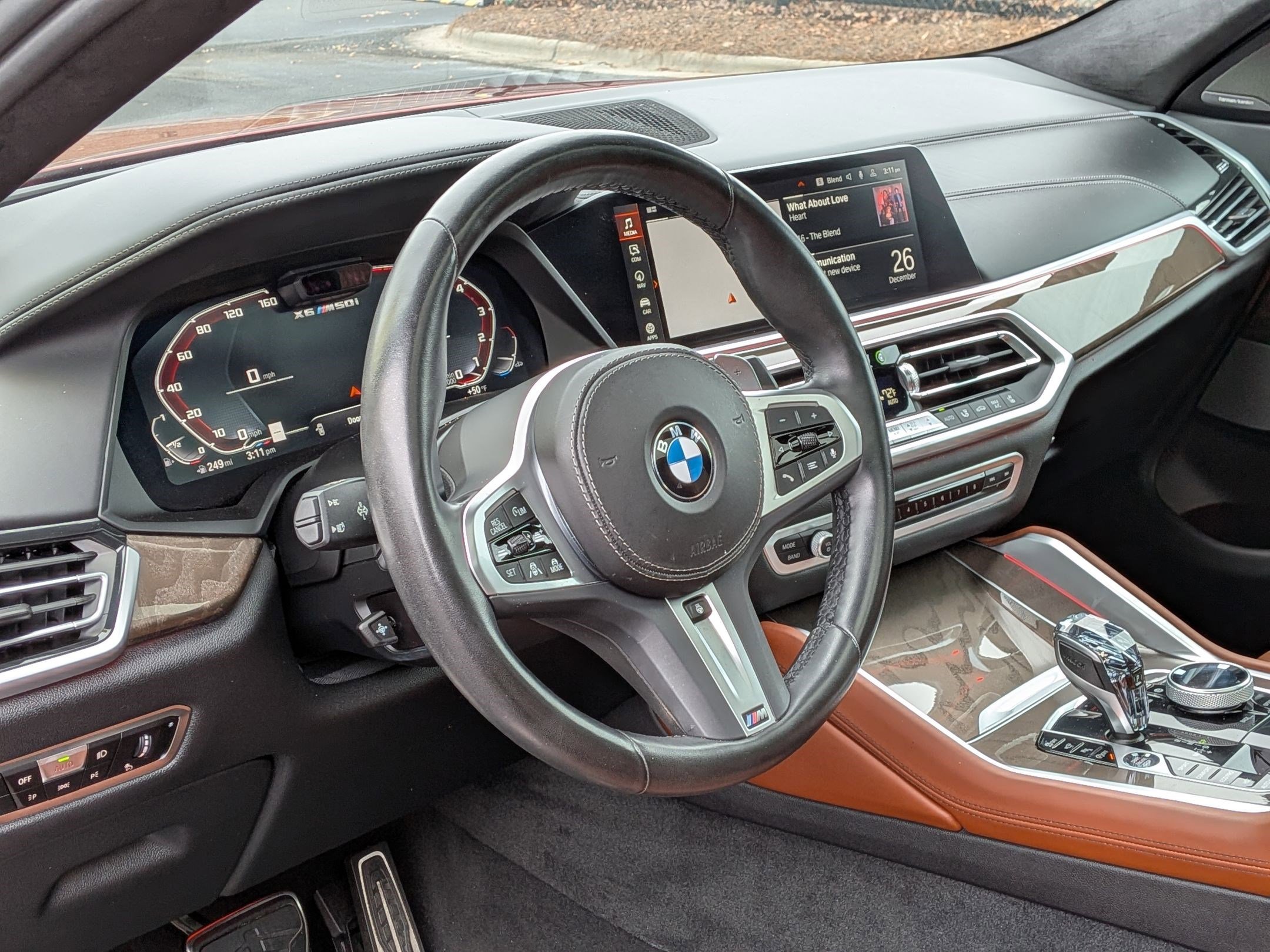 Used 2022 BMW X6 M50i w/ Executive Package image 11