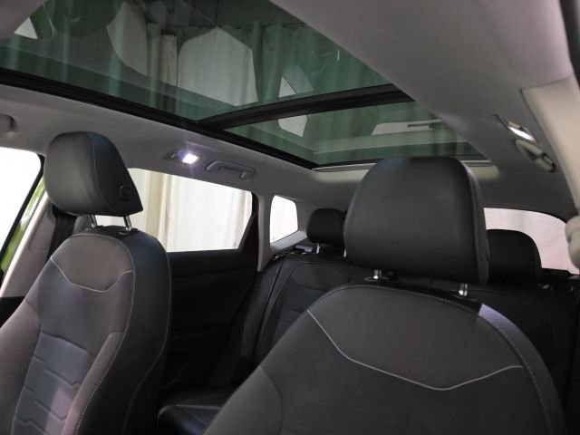 Used 2025 Volkswagen Taos SE image 25