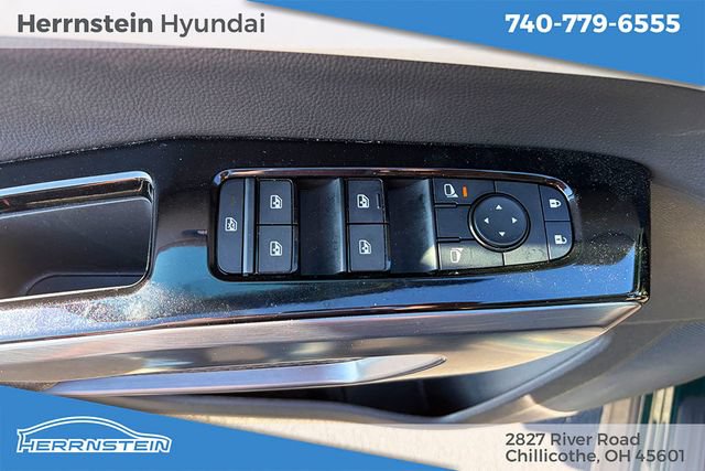 Used 2024 Nissan Pathfinder SL w/ Black Appearance Package AWD/4WD image 15