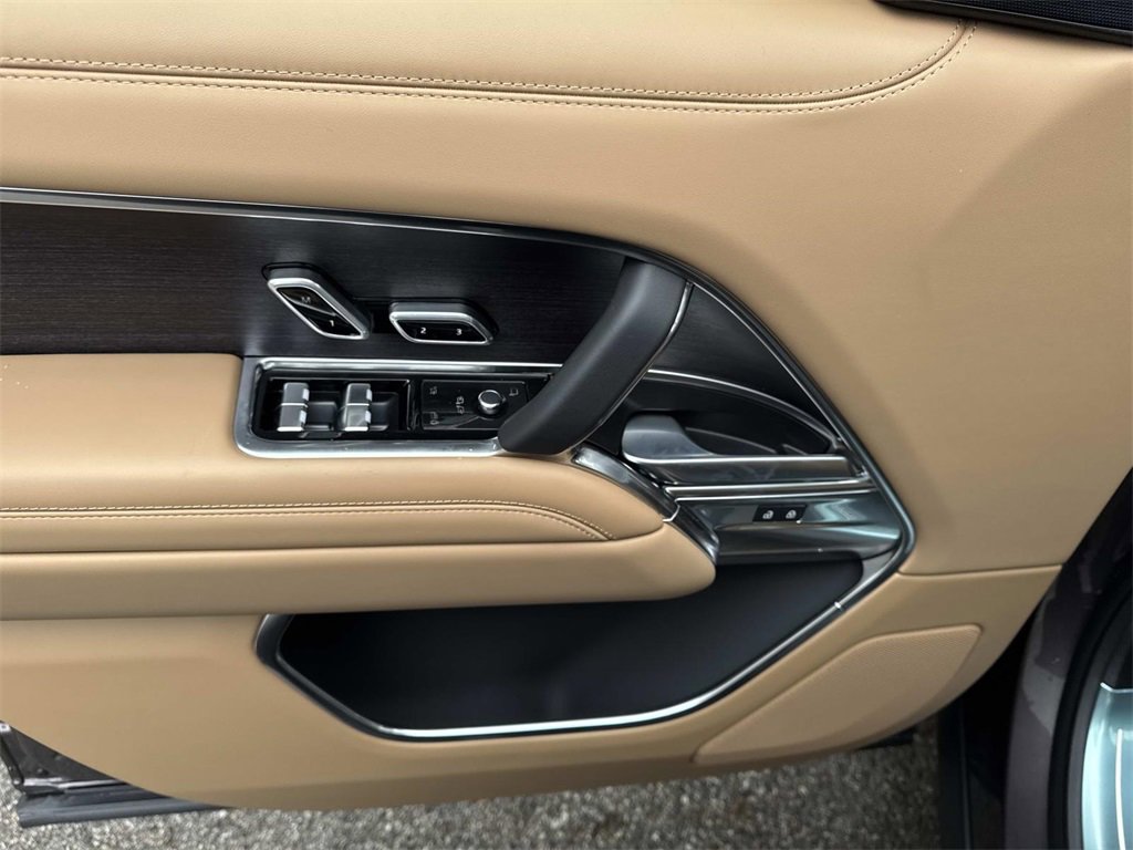 New 2025 Land Rover Range Rover SE image 19