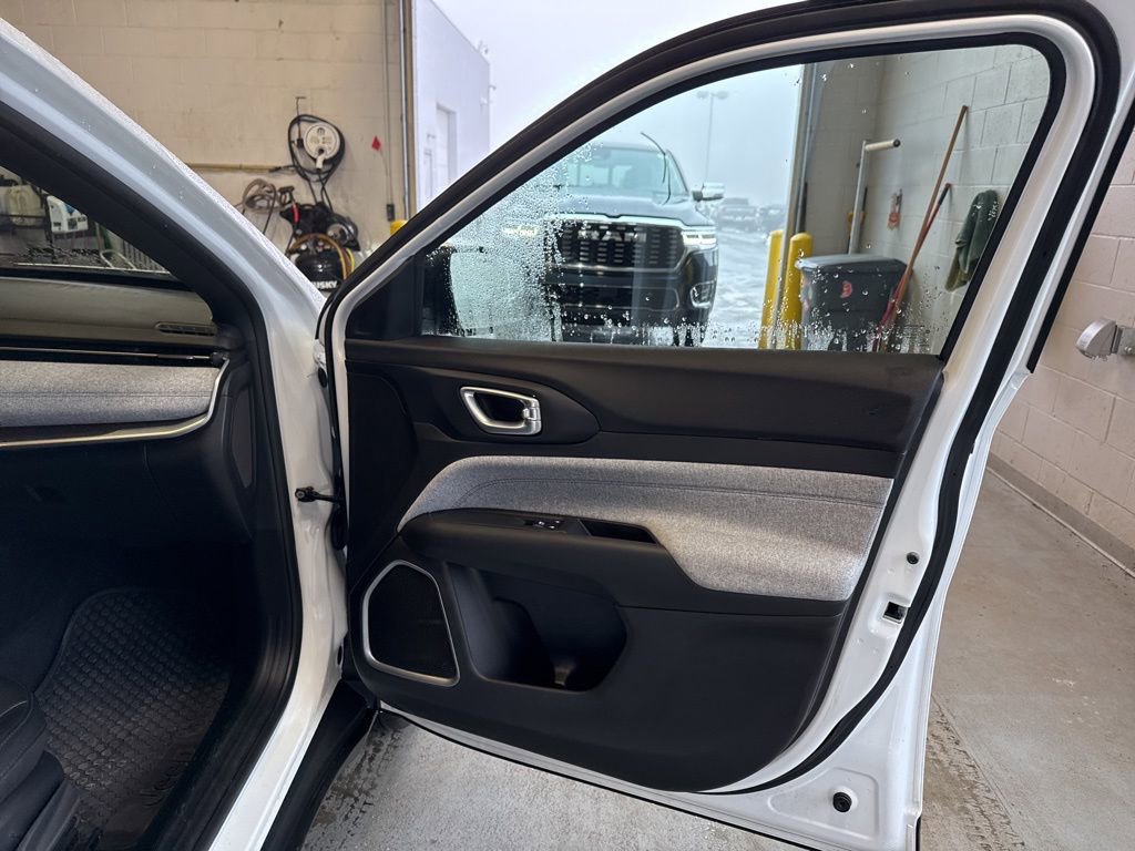 Used 2023 Jeep Compass Latitude w/ Convenience Group image 49