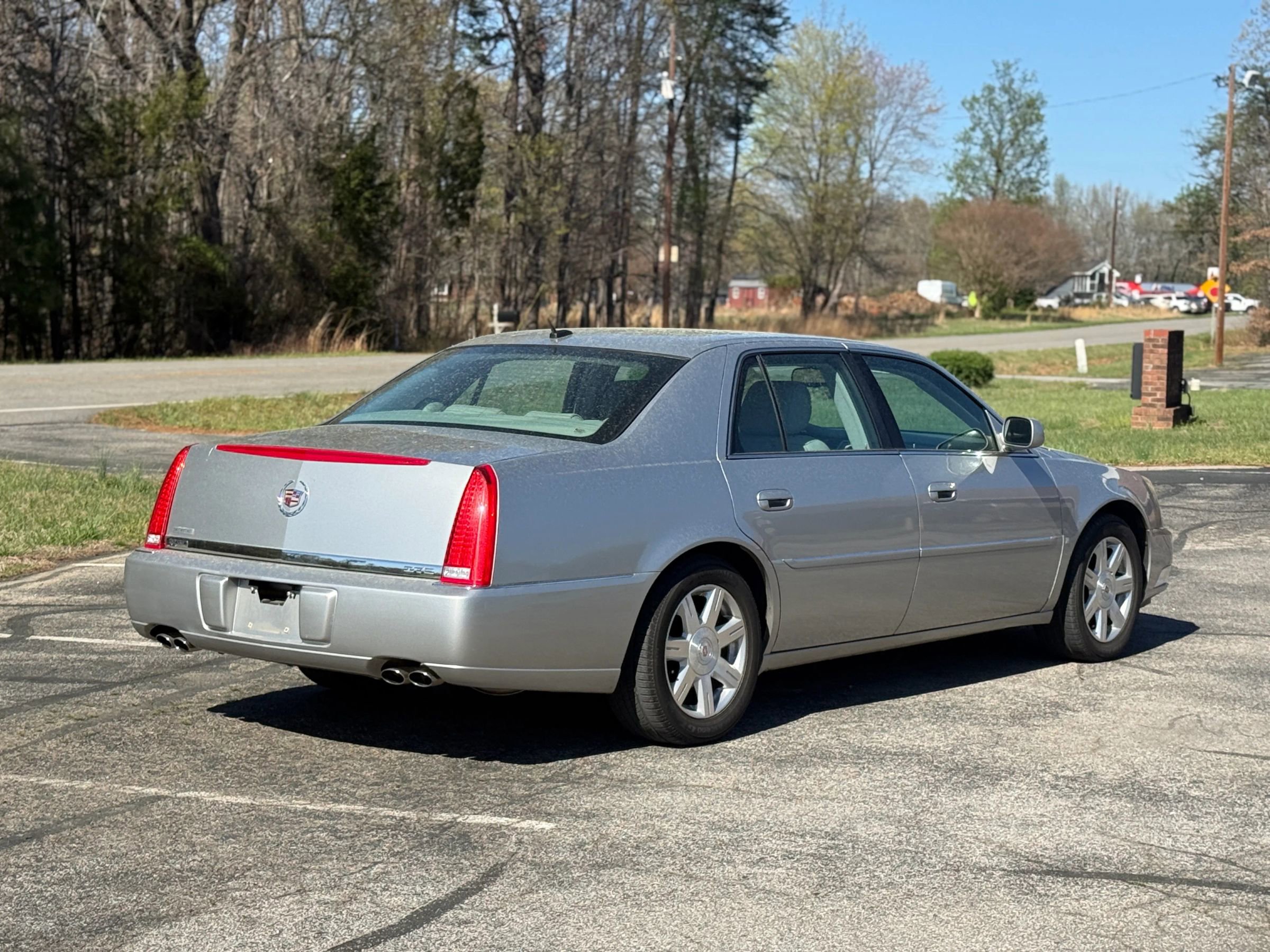 Used 2007 Cadillac DTS w/ Trunk Convenience Package image 3