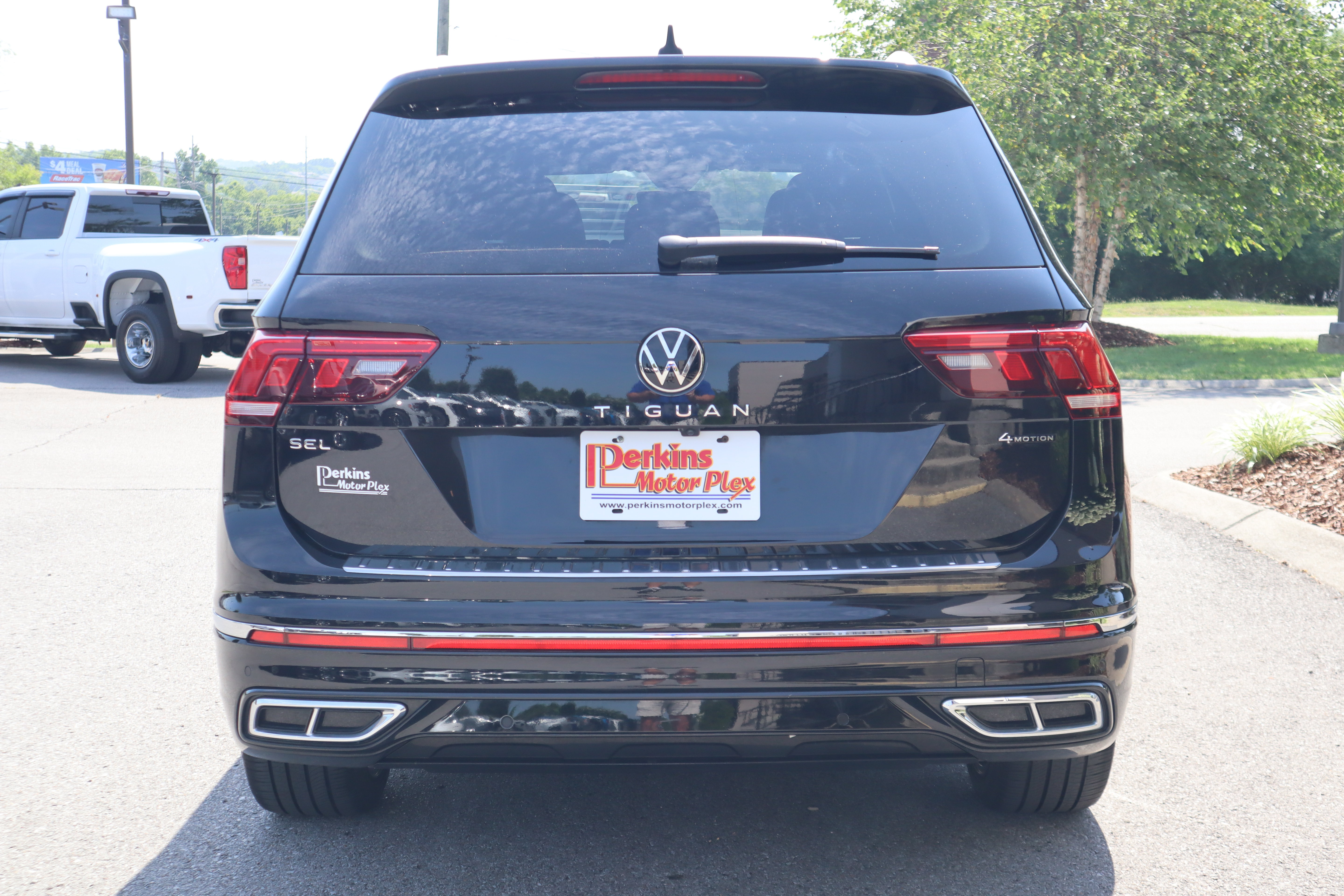 Used 2022 Volkswagen Tiguan SEL R-Line AWD/4WD image 8