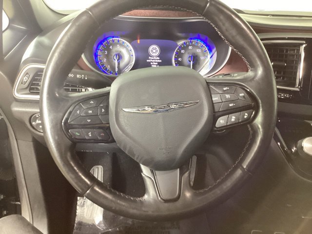 Used 2019 Chrysler Pacifica Touring-L FWD image 16