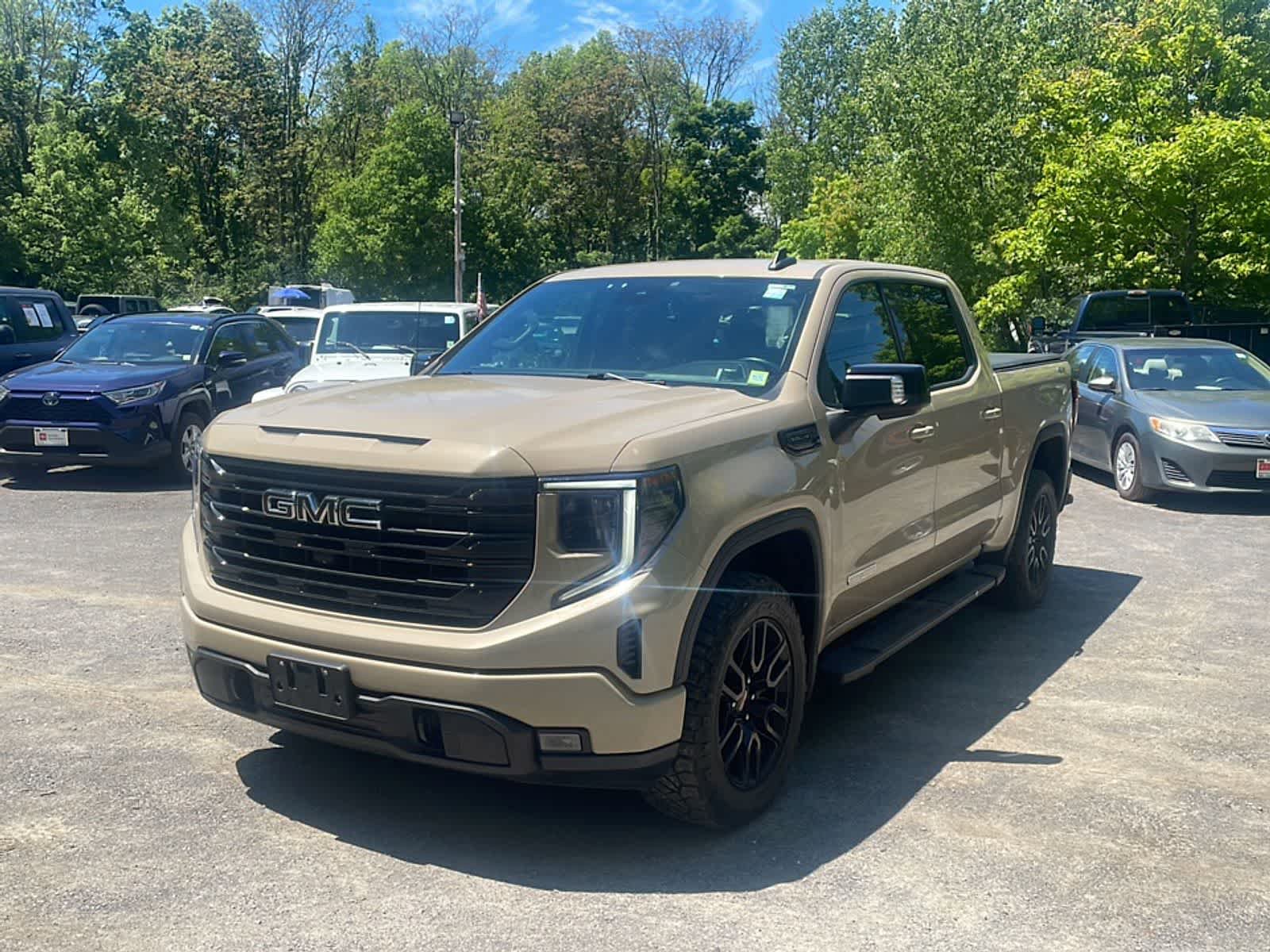 Used 2023 GMC Sierra 1500 Elevation w/ Elevation Premium Package AWD/4WD video 1