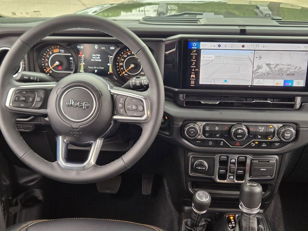 Used 2025 Jeep Wrangler Unlimited Sahara AWD/4WD image 35