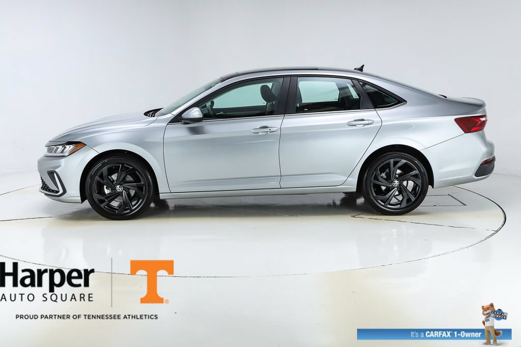Used 2025 Volkswagen Jetta SE w/ Sunroof Package FWD image 39