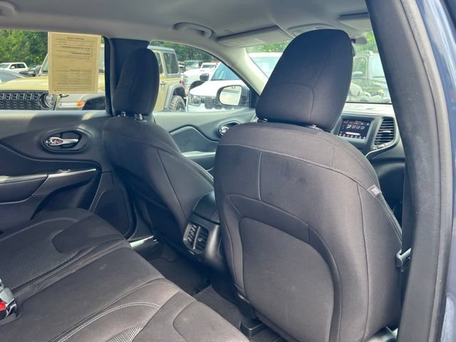 Used 2020 Jeep Cherokee Latitude FWD image 20