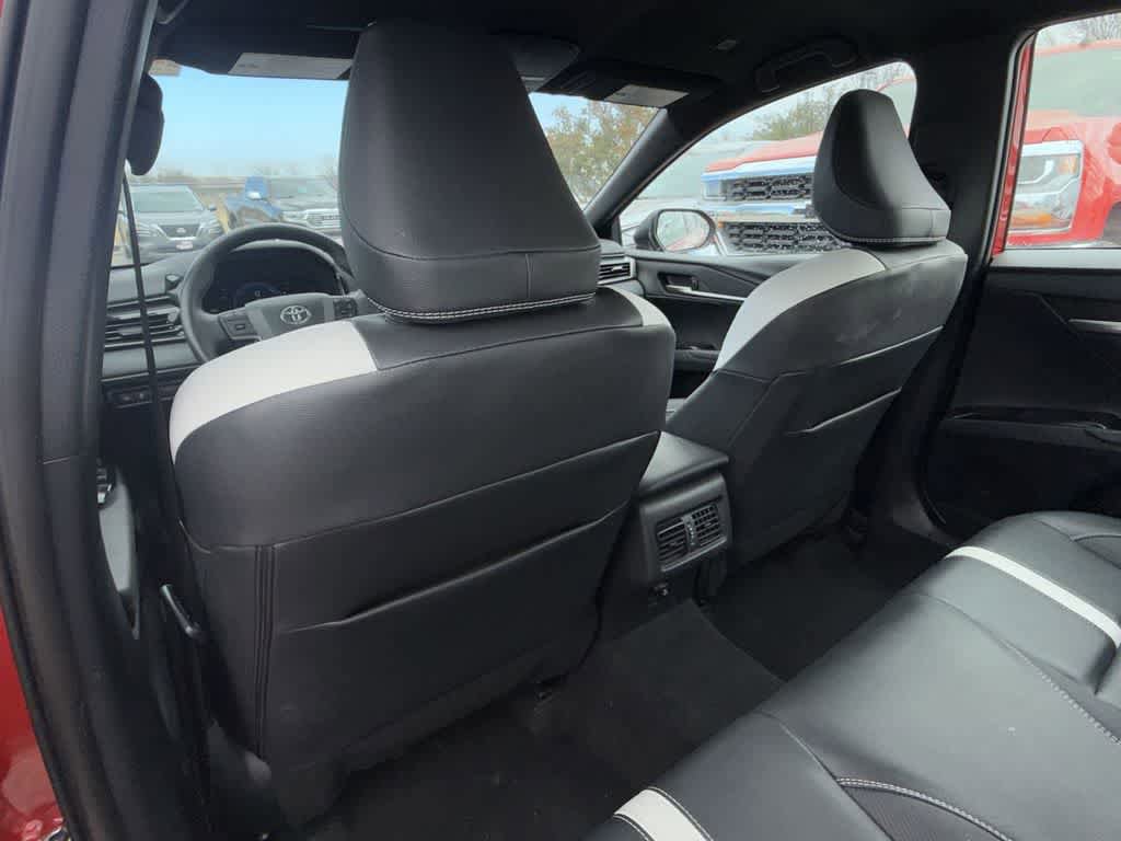 Used 2025 Toyota Camry SE FWD image 11