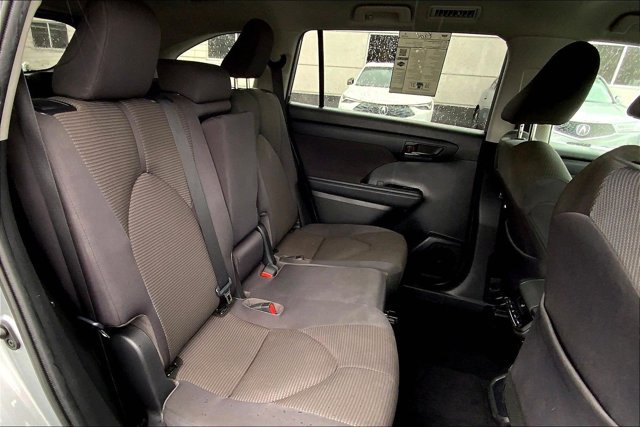 Used 2022 Toyota Highlander LE AWD/4WD image 26