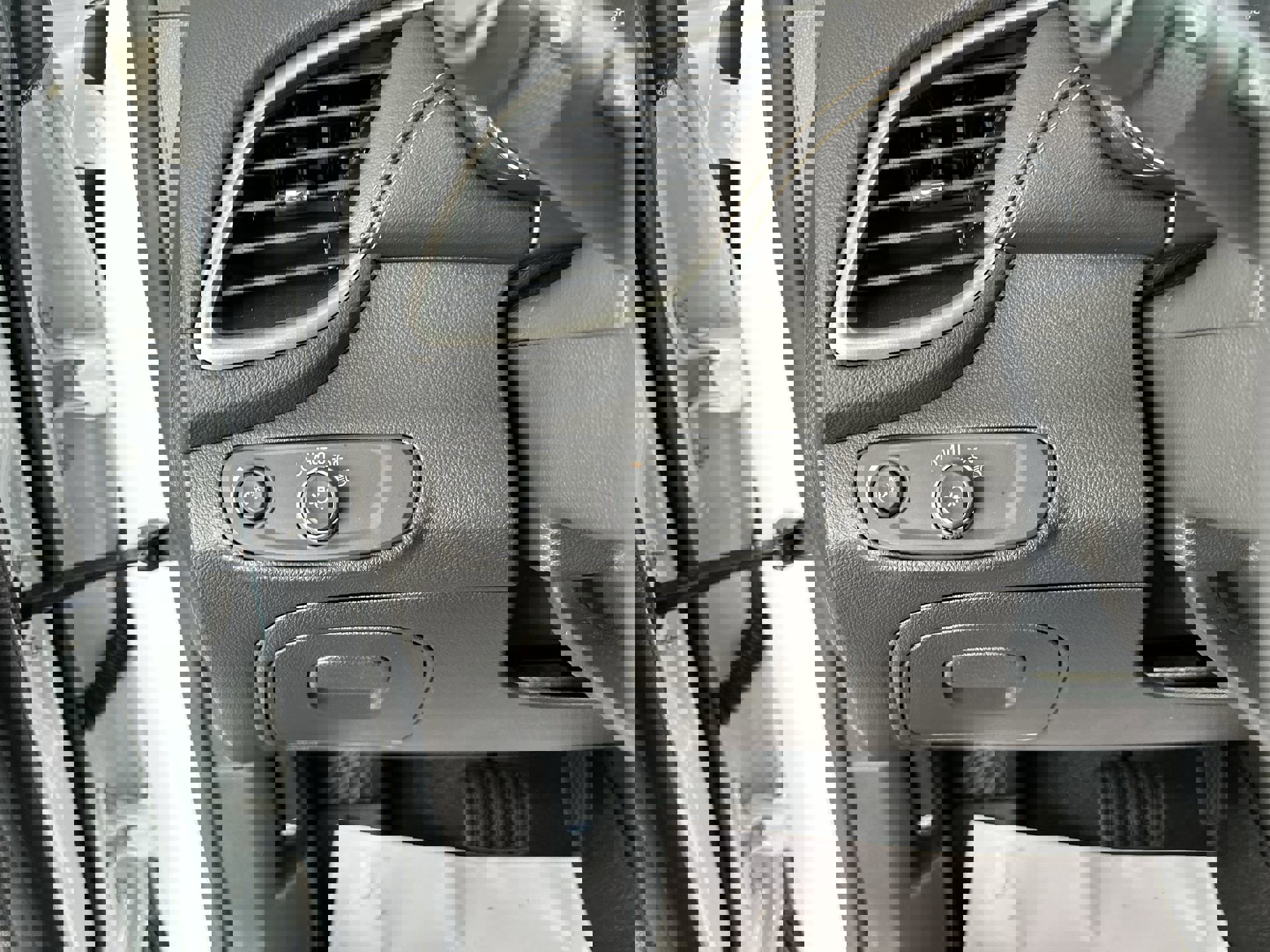 Used 2020 Chevrolet Trax LT w/ LT Convenience Package FWD image 17