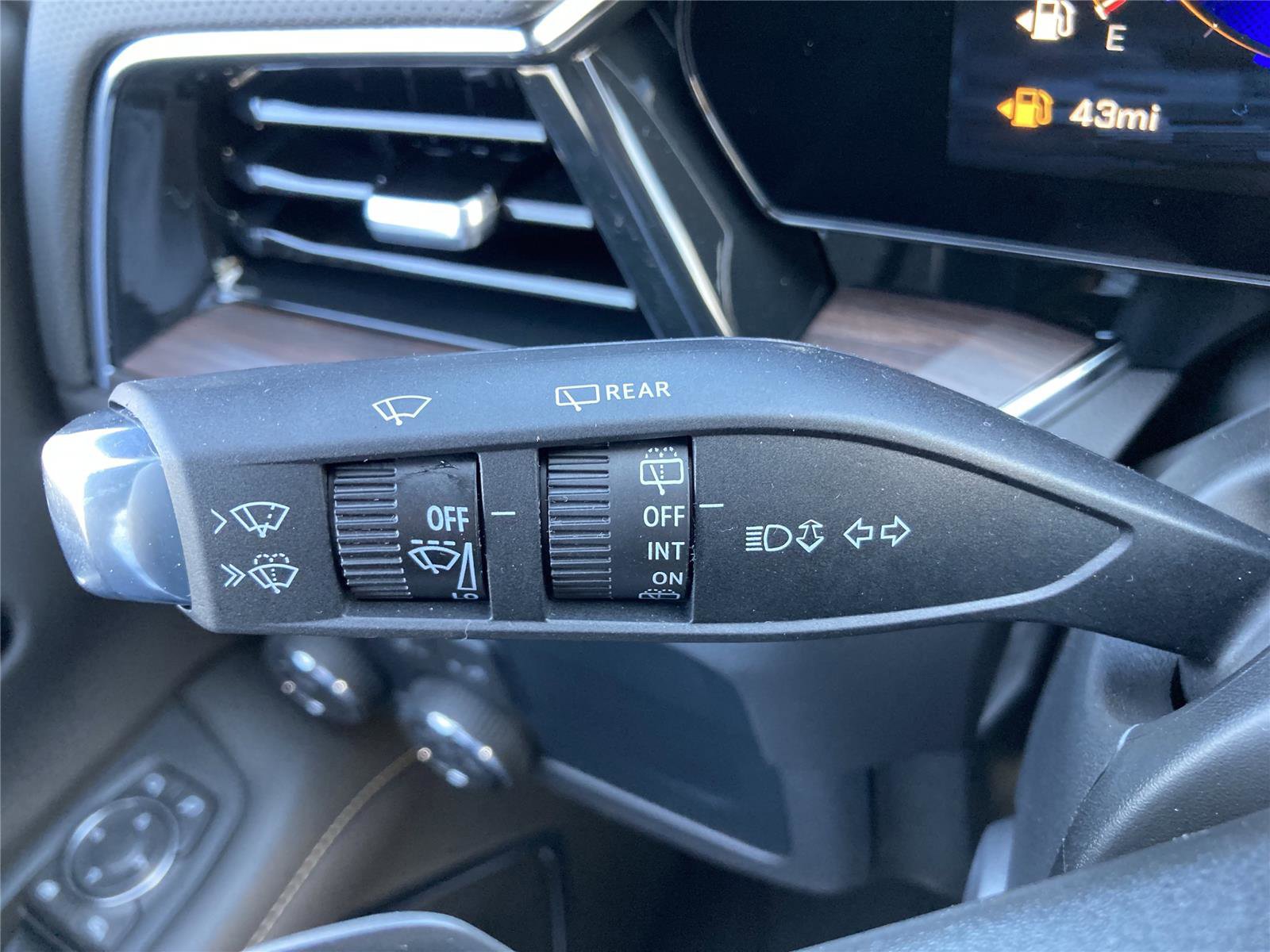 New 2026 Chevrolet Suburban Premier image 19