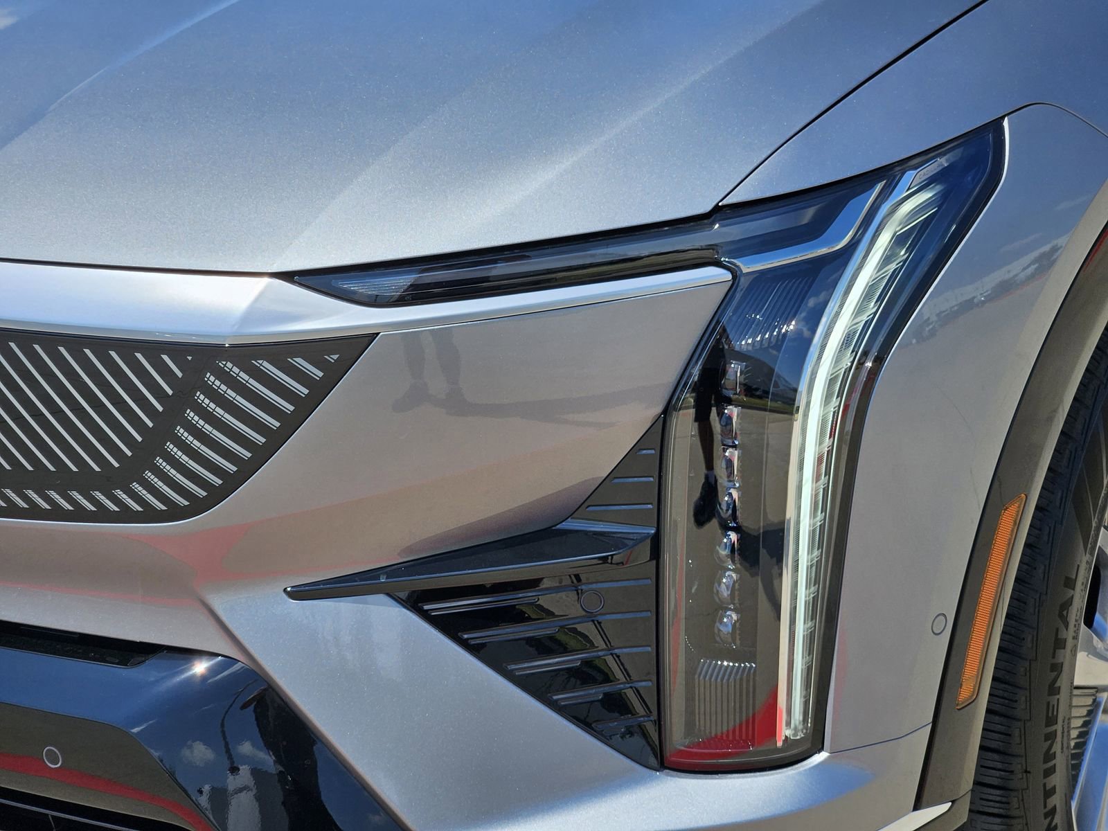 New 2025 Cadillac Optiq Luxury 1 image 9