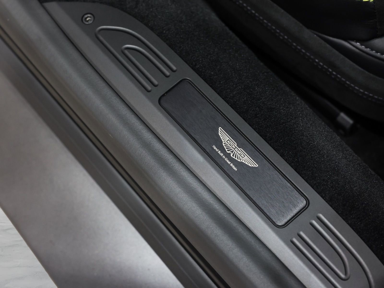 Used 2026 Aston Martin V8 Vantage Coupe RWD image 38